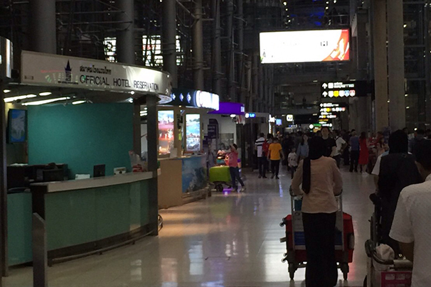 3-Exit-turn-right-to-go-to-meeting-point-at-Suvarnabhumi-International-Airport
